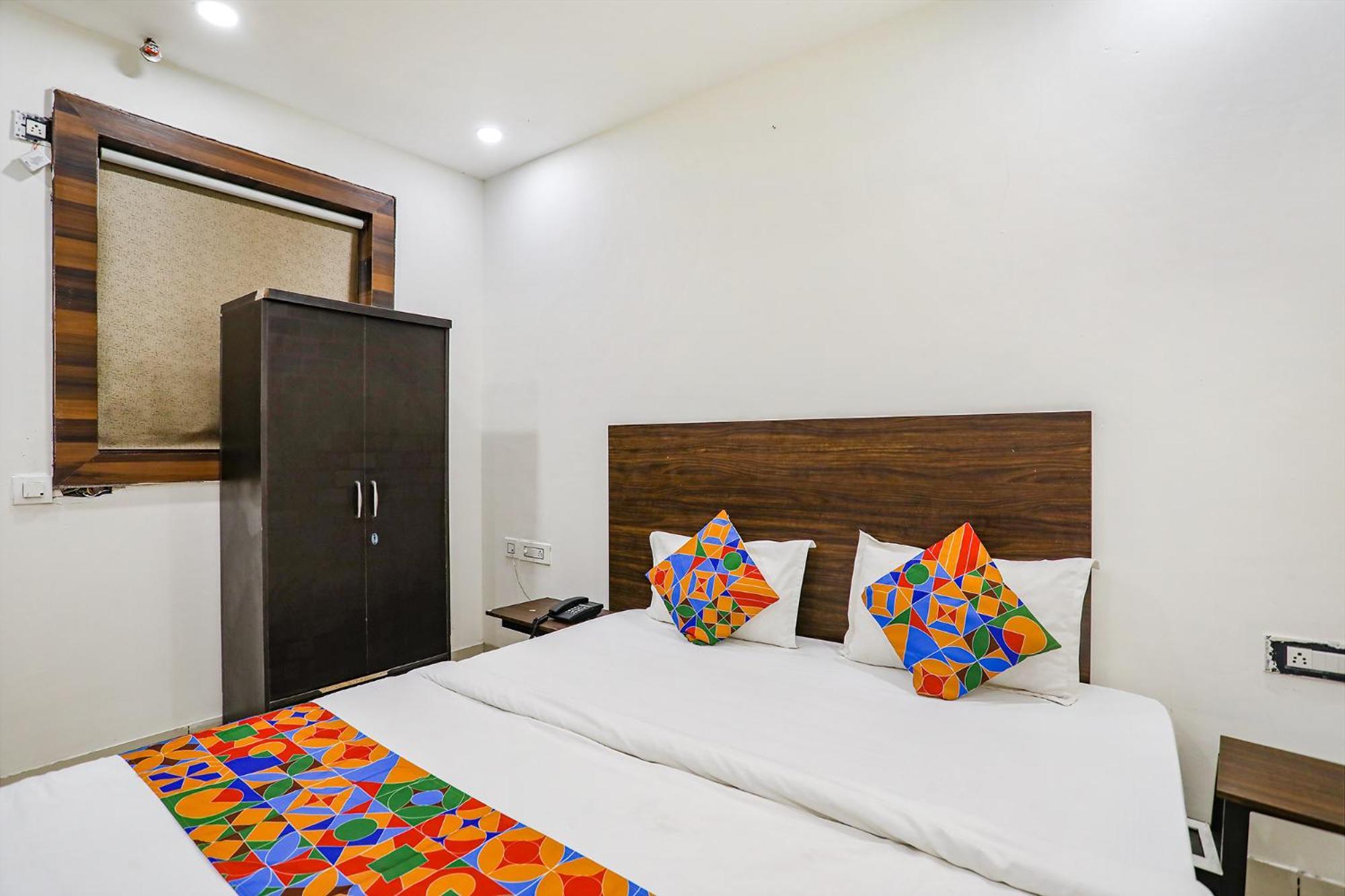 Fabhotel Kinsfolk Газиабад Экстерьер фото