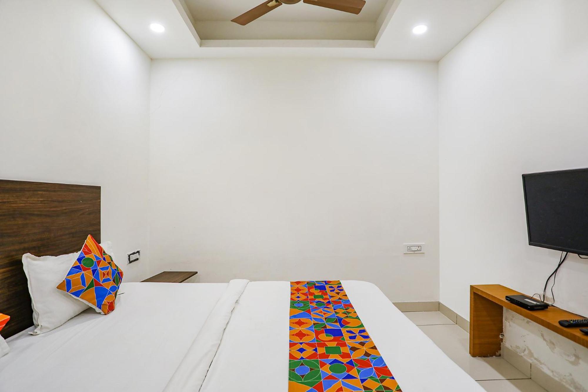 Fabhotel Kinsfolk Газиабад Экстерьер фото