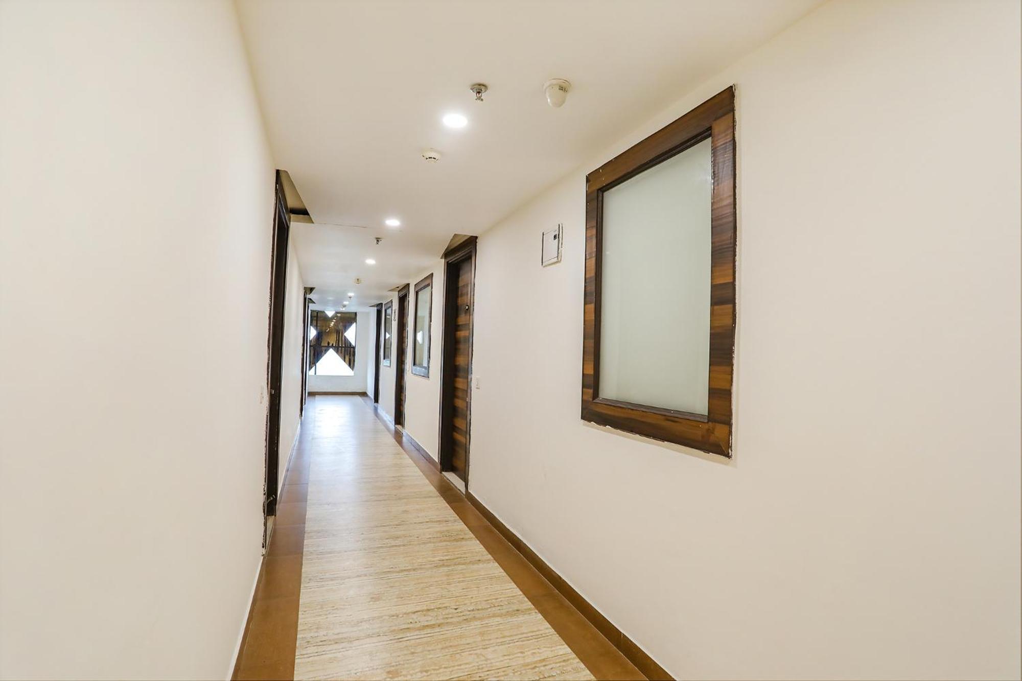 Fabhotel Kinsfolk Газиабад Экстерьер фото