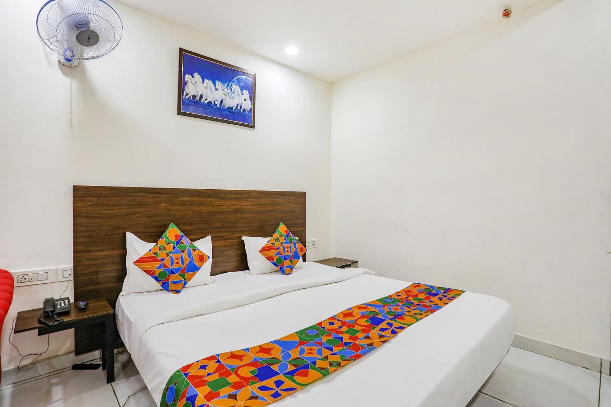 Fabhotel Kinsfolk Газиабад Экстерьер фото